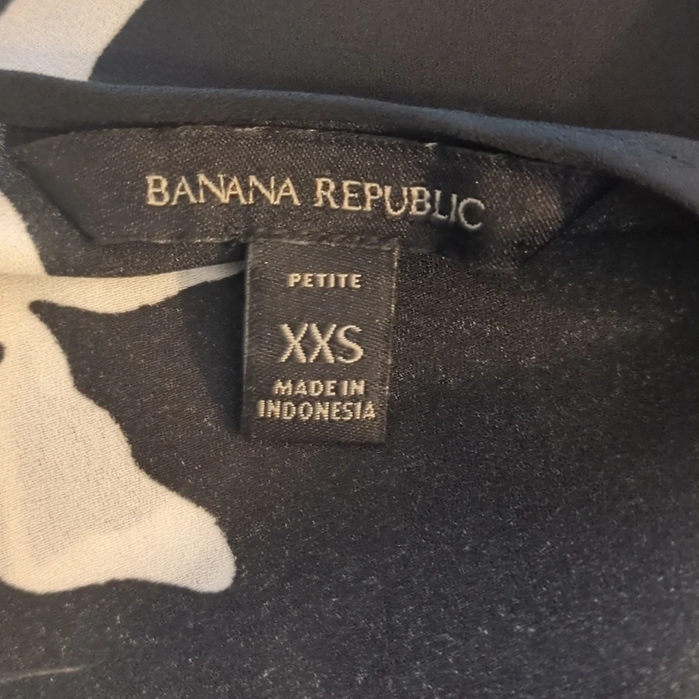 Banana Republic blouse petite FLORAL size xxs color black white - Picture 6 of 6